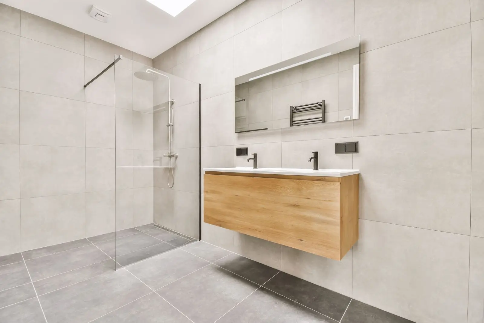 igh-Quality Tiles Sourced from China: Diverse Styles and Competitive Pricing Modern bathroom featuring floor tiles